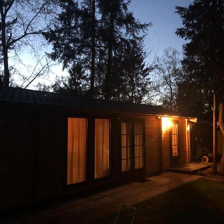 3 Slaapkamer Blokhut Met Opgemaakte Bedden Villa Putten Exterior photo
