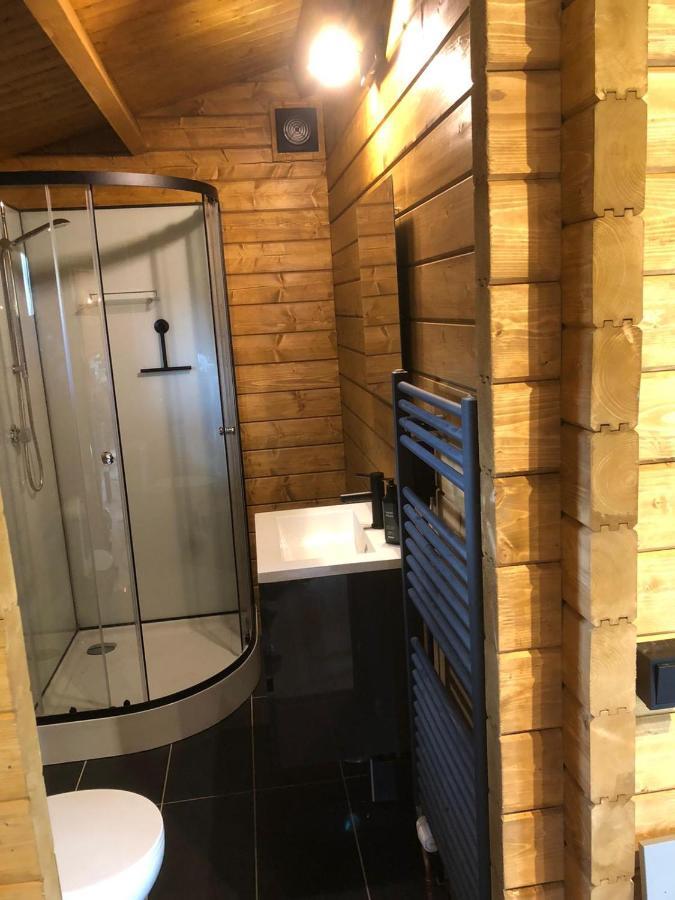 3 Slaapkamer Blokhut Met Opgemaakte Bedden Villa Putten Exterior photo