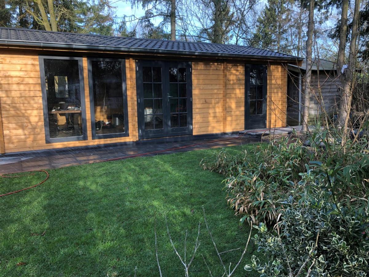 3 Slaapkamer Blokhut Met Opgemaakte Bedden Villa Putten Exterior photo