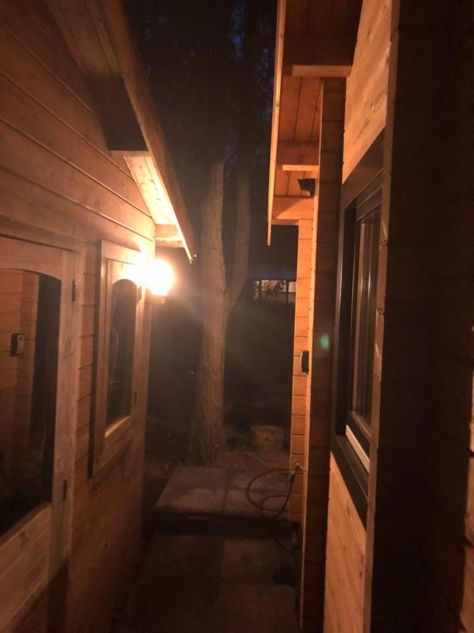 3 Slaapkamer Blokhut Met Opgemaakte Bedden Villa Putten Exterior photo